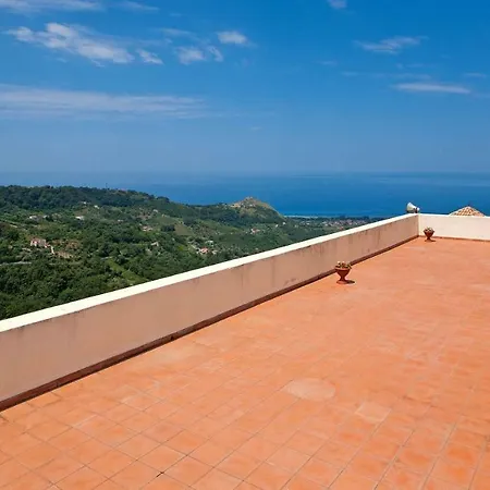 Alfonso Di Loria Hotel 2*